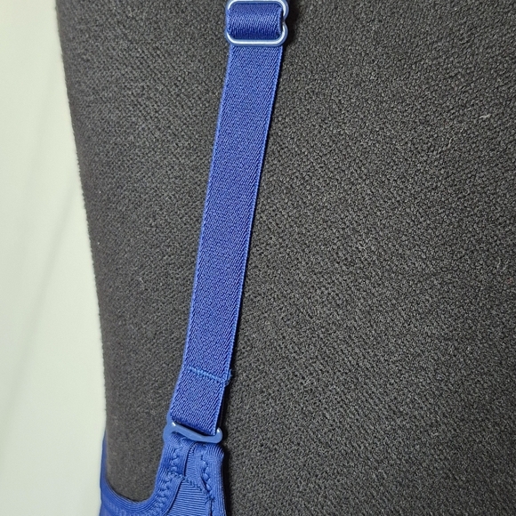 Bali Smoothing Breathable Underwire Bra w/ Convertible Straps in Navy - Size 34B - Picture 11 of 16